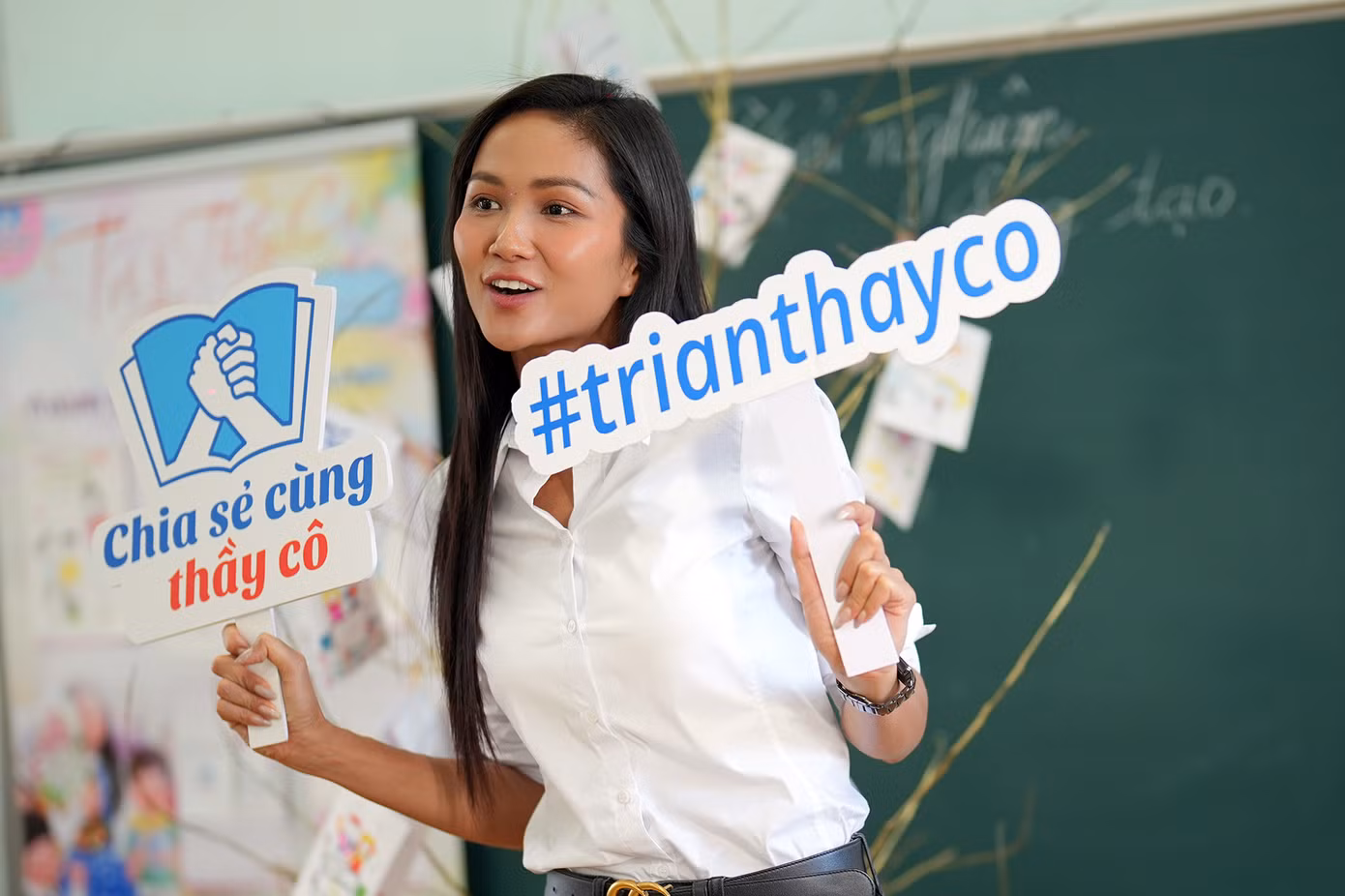 Hoa hậu H'Hen Niê là Đại sứ của chương trình Chia sẻ cùng thầy cô. Ảnh: BTC