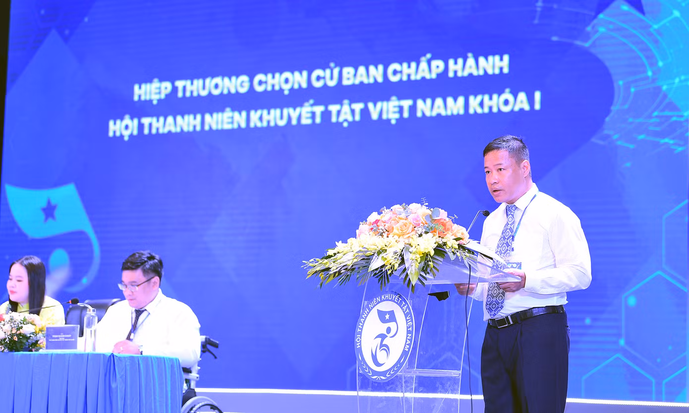 Anh Trịnh Công Thanh - Trưởng Ban Vận động thành lập Hội Thanh niên Khuyết tật Việt Nam, đại diện đoàn chủ tịch điều hành phần hiệp thương chọn cử Ban Chấp hành Hội khóa I. Ảnh: Xuân Tùng