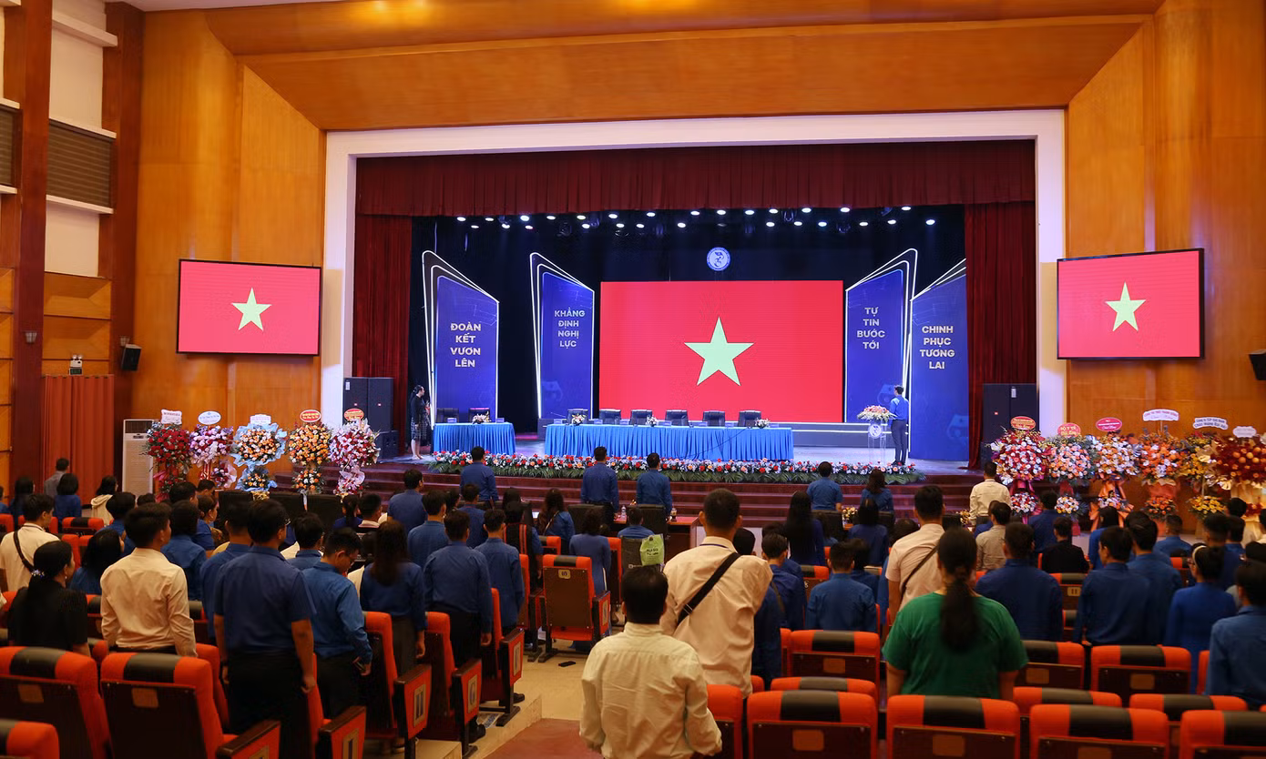 Đại hội tiến hành nghi thức chào cờ. Ảnh: Lâm Đăng Hải