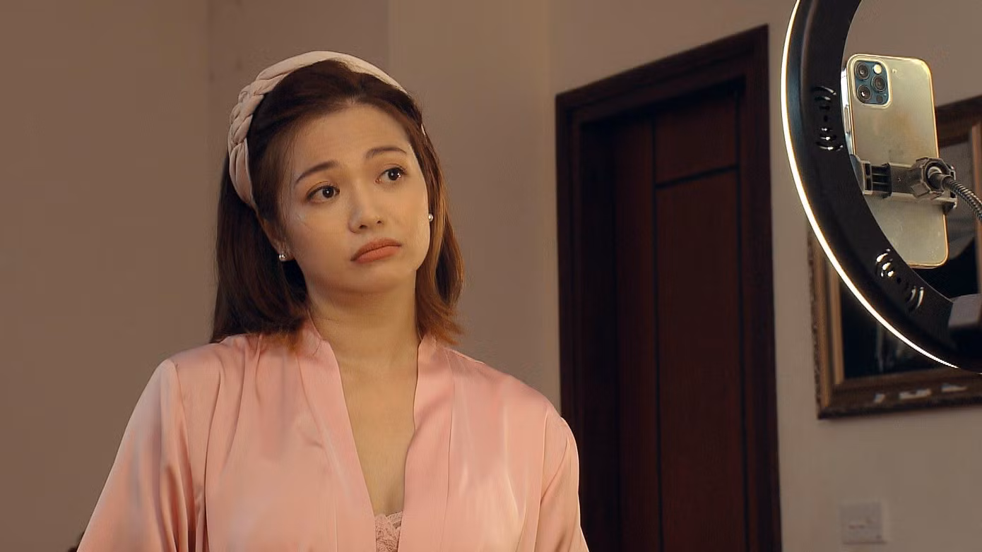 Kiều Anh thành bà dì bốc đồng trong "Ngày mai bình yên"