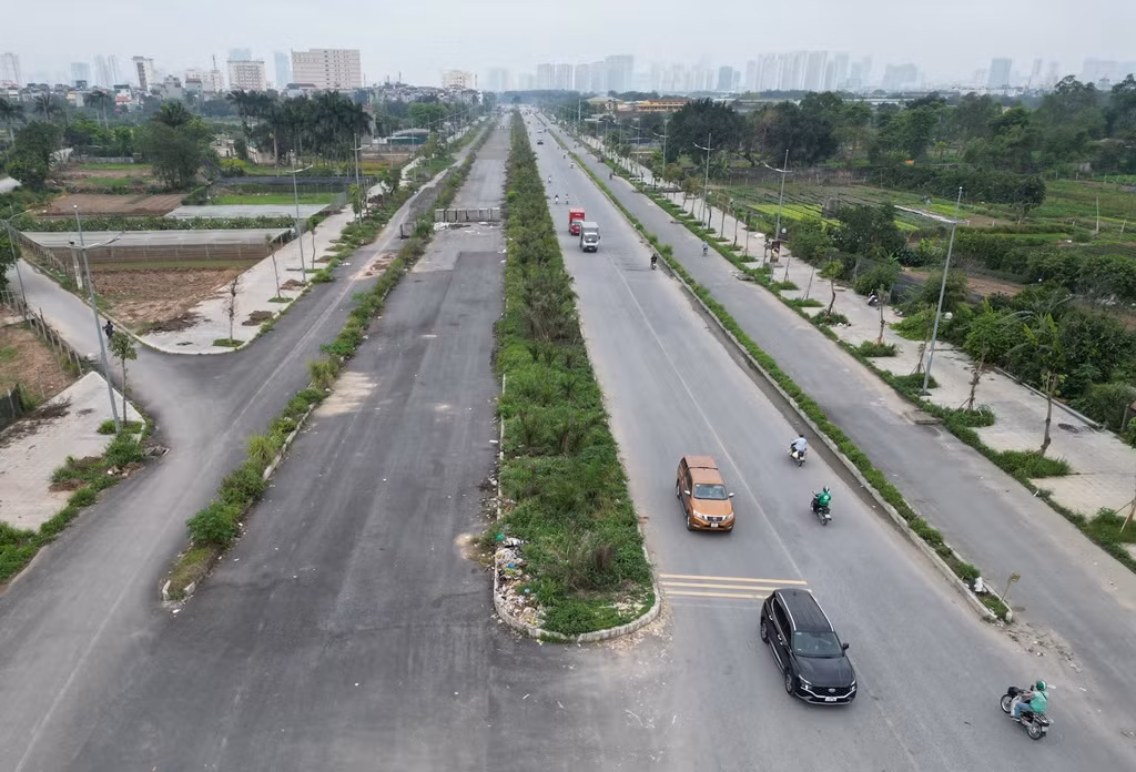 Dự án trục đường Tây Thăng Long là trục kết nối các đô thị phía tây Hà Nội có tổng chiều dài hơn 33 km bắt đầu từ đường Võ Chí Công, quận Tây Hồ đến thị xã Sơn Tây.