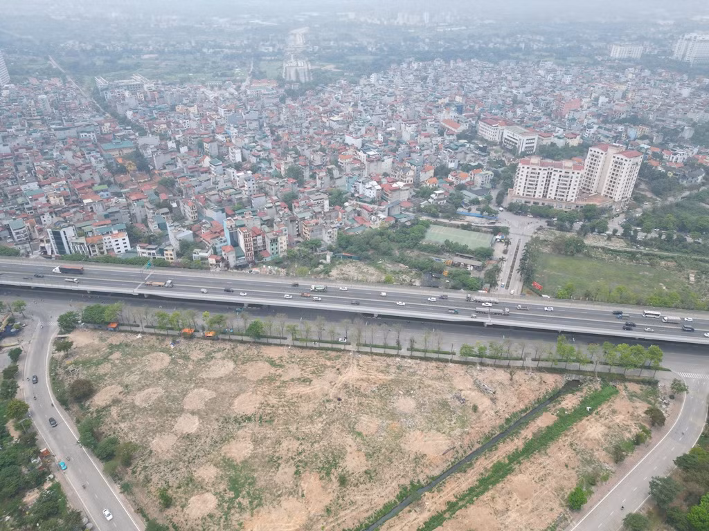 Kích thước mặt cắt ngang hầm rộng khoảng 27,6m; đường đầu hầm rộng khoảng 60,5m; xây dựng đồng bộ hệ thống hạ tầng kỹ thuật, kết nối với hạ tầng của khu vực.