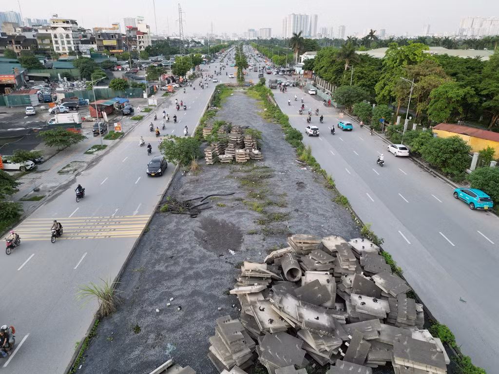 Để phát huy hiệu quả đầu tư dự án và giải quyết tình trạng ùn tắc lâu nay, đầu năm 2025 Chủ tịch UBND thành phố Hà Nội Trần Sỹ Thanh đã yêu cầu huyện Thanh Trì chậm nhất trong quý II/2025 phải xong mặt bằng, trong năm 2025 nhà đầu tư phải thi công nút giao.