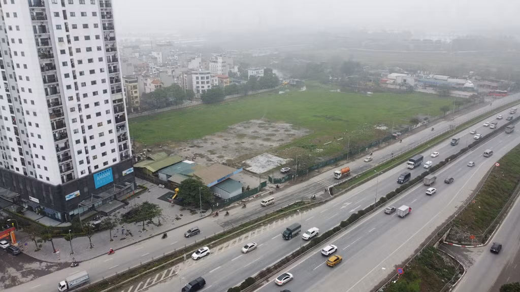 Người dân tại khu vực dự án bến xe Yên Sở cũng cho biết, hiện xung quanh bến xe đều có các tòa nhà chung cư cao tầng, nhà dân ở san sát, nếu hình thành một bến xe tại đây sẽ không còn phù hợp.