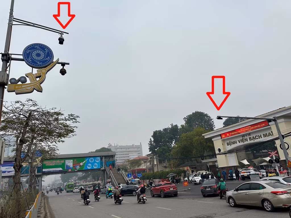 Tại đây hiện đang có nhiều vị trí - "mắt" camera được lắp đặt, trong đó có ở cột biển báo tay vươn và ở thân cột đèn ở dải phân cách giữa giám sát, ghi nhận hình ảnh toàn bộ xe qua lại, dừng đỗ.
