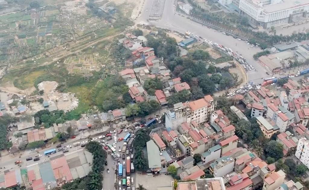 Đại diện liên ngành Sở Xây dựng - Công an thành phố Hà Nội cho biết, nút giao Phạm Tu đang là một trong các “điểm đen” ùn tắc giao thông.