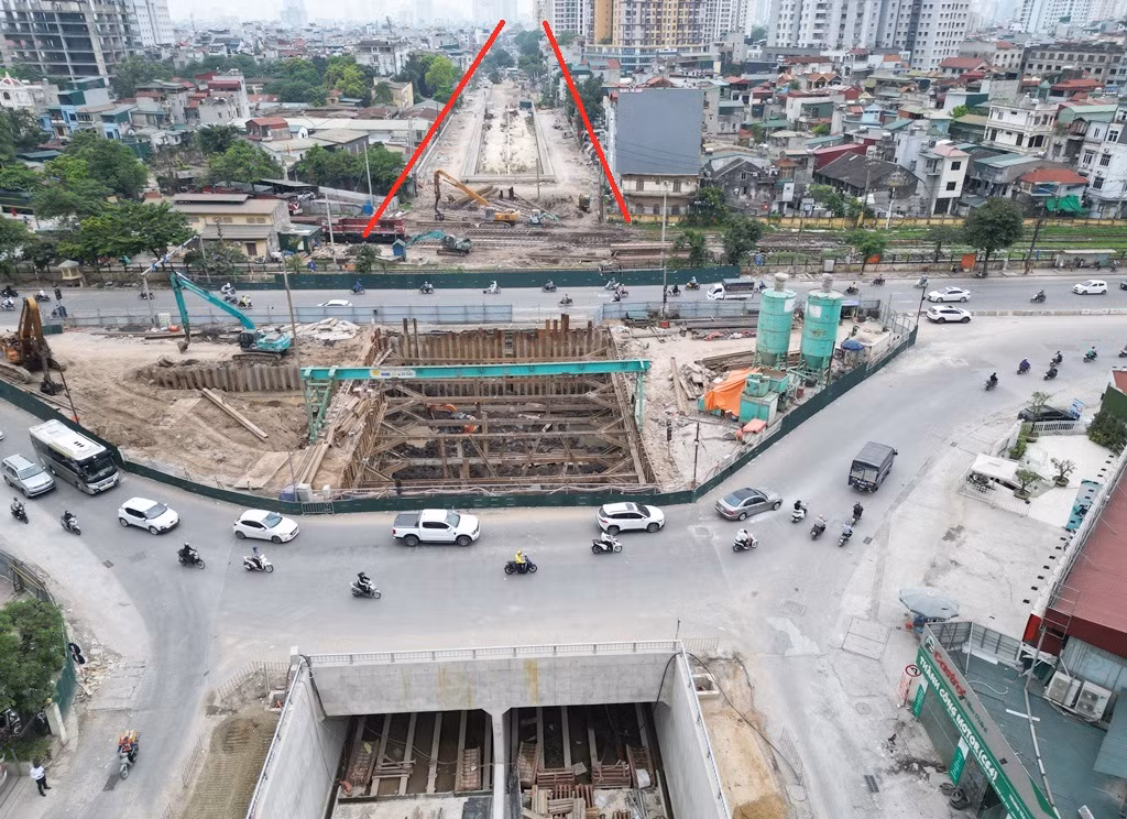 Đại diện Ban QLDA đầu tư xây dựng công trình giao thông Hà Nội cho biết, hiện phần dự án bao gồm đường dẫn lên xuống hầm, các đốt hầm kín và hầm hở phía Định Công có ký hiệu từ U1A đến U19A đã thi công xong cơ bản (khu vực đường màu đỏ).