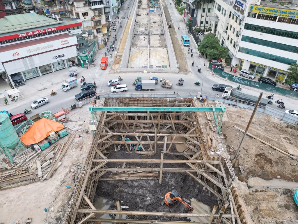 Công việc hoàn thành các đốt hầm được chủ đầu tư cho biết, trong quý II/2025 sẽ xong, sau đó dự án sẽ hoàn thiện các phần việc hoàn thiện hầm, hệ thống đường kết nối, sơn kẻ, tổ chức giao thông...