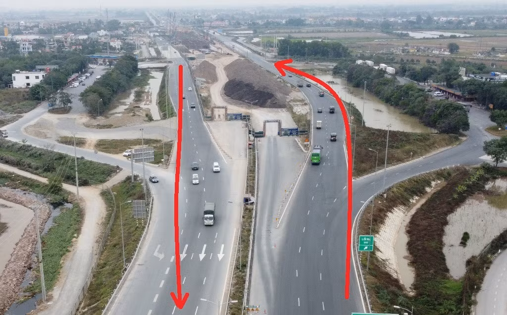 Để đảm bảo giao thông trong thời gian thi công dự án (khoảng 3 năm), hiện chủ đầu tư là Ban QLDA đầu tư xây dựng tỉnh Hà Nam đã làm 2 đường tạm (mũi tên đỏ) để CSGT tổ chức giao thông cho xe đi ra khỏi cao tốc, sau đó trở lại cao tốc khi hết công trường thi công.