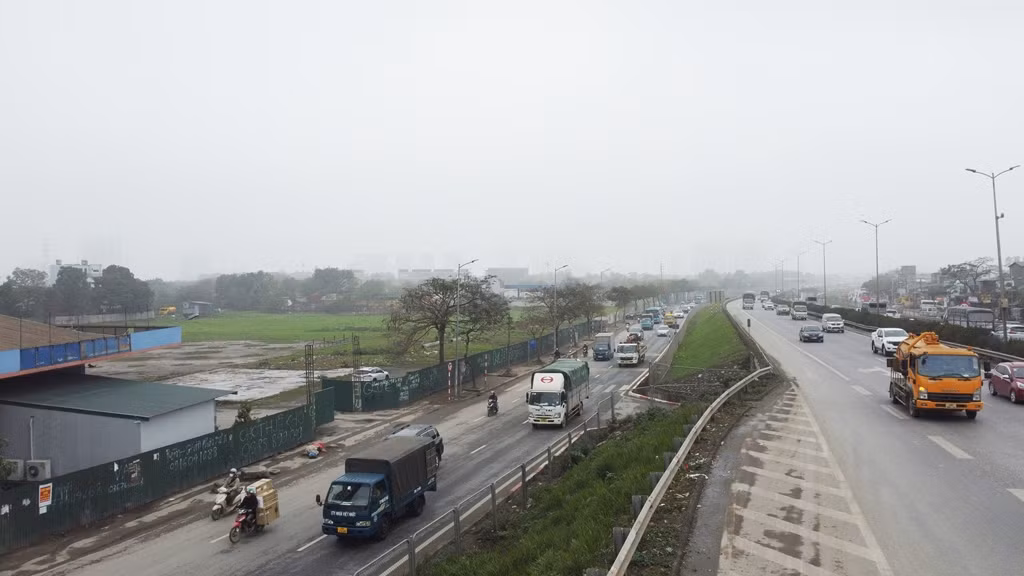 Sau 10 năm dự án bến xe Yên Sở không thực hiện được, nhiều chuyên gia giao thông và quy hoạch cho rằng, bến xe đã bỏ lỡ thời điểm vàng để phục vụ người dân và giảm áp lực đi lại tại thành phố Hà Nội.