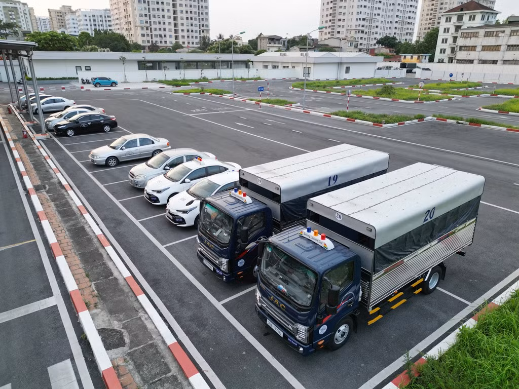Tuy nhiên, từ 1/3 lĩnh vực này được chuyển giao về Phòng CSGT Hà Nội, các trung tâm sát hạch tại Hà Nội vẫn chưa thể hoạt động trở lại.