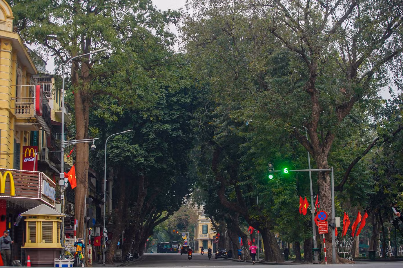 Hình ảnh phố Hàng Khay khi không còn xe cộ.
