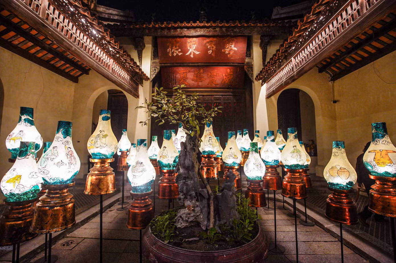 Quảng Đông hội quán không chỉ là một giao lộ tiếp điểm đơn thuần giữa hai dòng văn hóa, mà còn là một ngã ba tiếp xúc giữa ba văn hóa Việt - Hoa - Pháp.