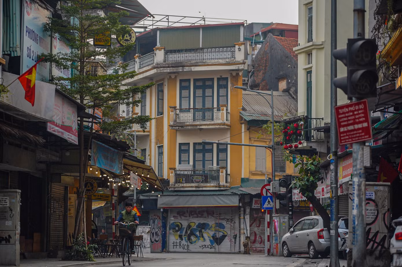 Những nếp nhà cổ hiện ra trong sự yên tĩnh của ngày mùng 1.