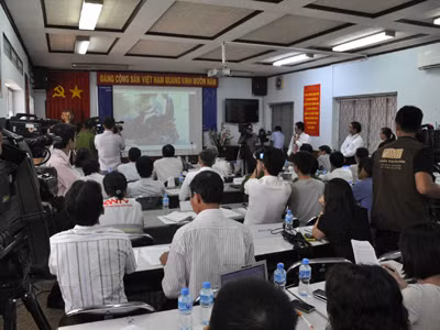 Đại diện gần 100 cơ quan báo chí dự họp báo chiều nay. Ảnh: Lê Nguyễn. Gần 100 cơ quan báo chí tham gia cuộc họp báo chiều nay. Ảnh: Lê Nguyễn