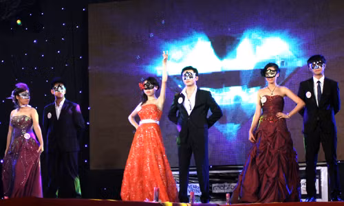 Phần thi trang phục dạ hội