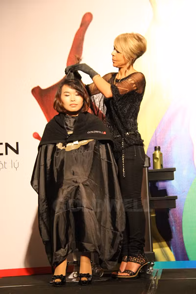 Chuyên gia màu nhuộm – đại sứ Goldwell tại Canada giới thiệu về màu nhuộm dưỡng tóc không amoniac Nectaya
