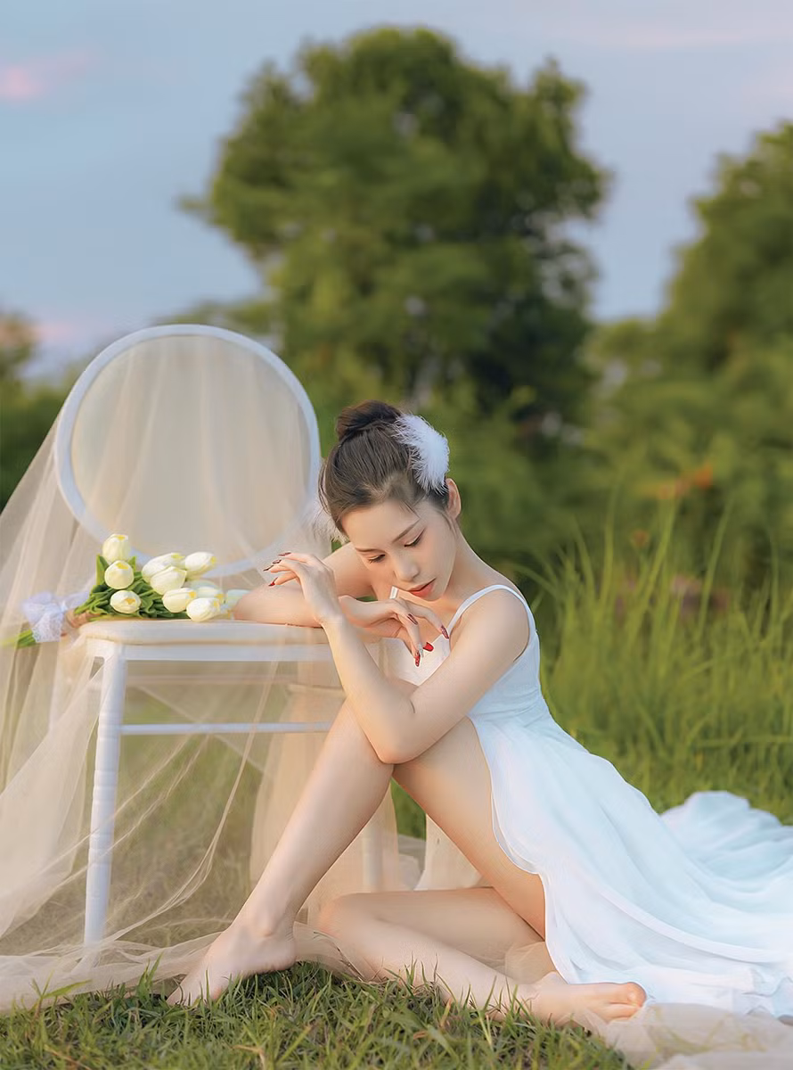 Hiện tại, Khánh Linh đang quản lý, kinh doanh một trung tâm nhảy, múa nghệ thuật riêng của bản thân và trực tiếp đứng lớp với vai trò huấn luyện viên của một vài bộ môn.