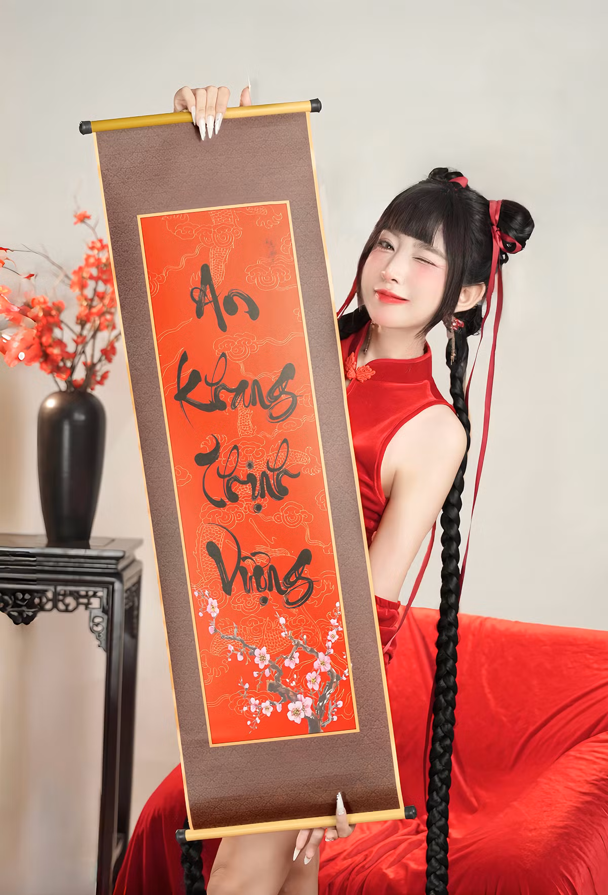 Mặc dù được định hướng theo con đường nhà nước ổn định, nhưng Phương Huyền đã có một bước ngoặt lớn khi bén duyên với công việc người mẫu ảnh và diễn viên tự do.