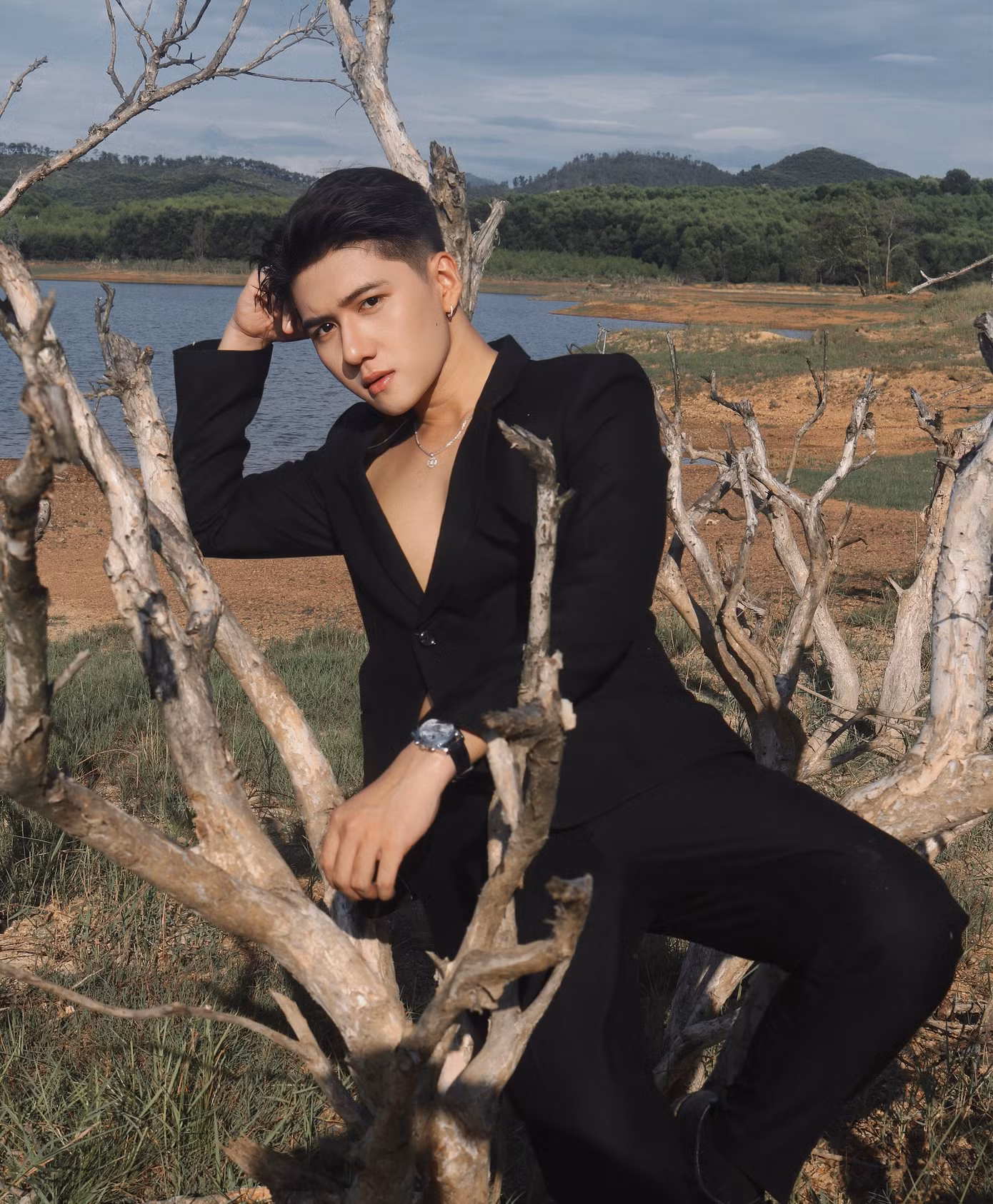 Từng gặp nhiều ý kiến cho rằng, với sự đối lập đặc thù của ngành IT và người mẫu không thể song hành cùng nhau, tuy nhiên, Nhật Tùng đã có thể khẳng định, cân bằng, cũng như phát triển song song và tìm được điểm chung cho hai ngành này.