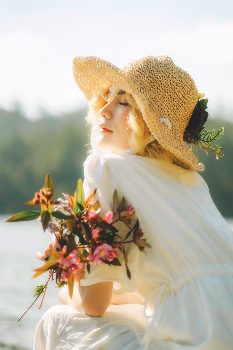 Đỗ Mỹ Linh hay còn được mọi người biết đến với biệt danh là Tây Linh (sinh năm 2000) sinh ra và lớn lên tại Thái Bình.