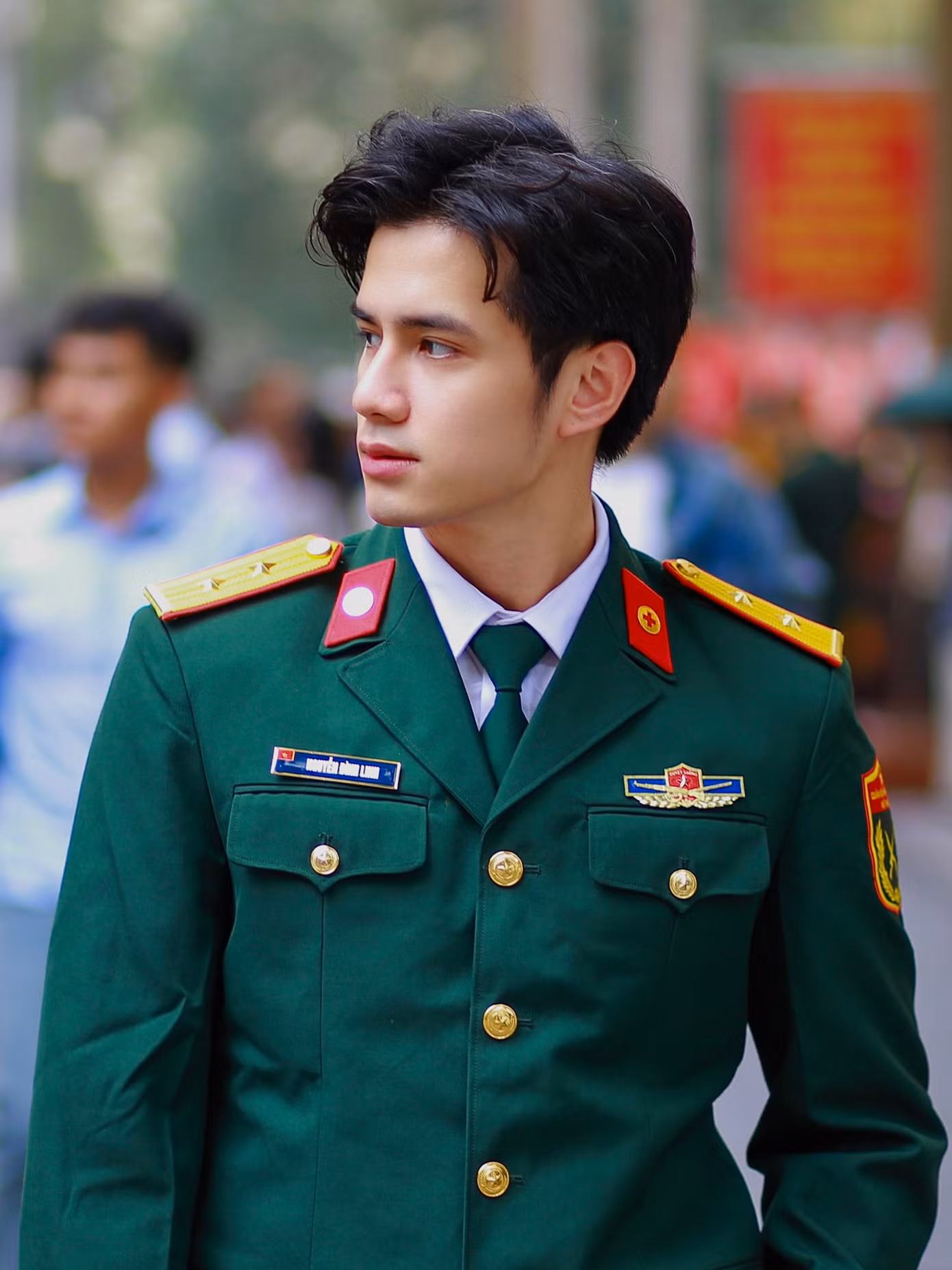 Ngay từ nhỏ, Đình Linh đã luôn ấp ủ niềm đam mê với lịch sử dân tộc, đặc biệt là lịch sử dựng nước và giữ nước.