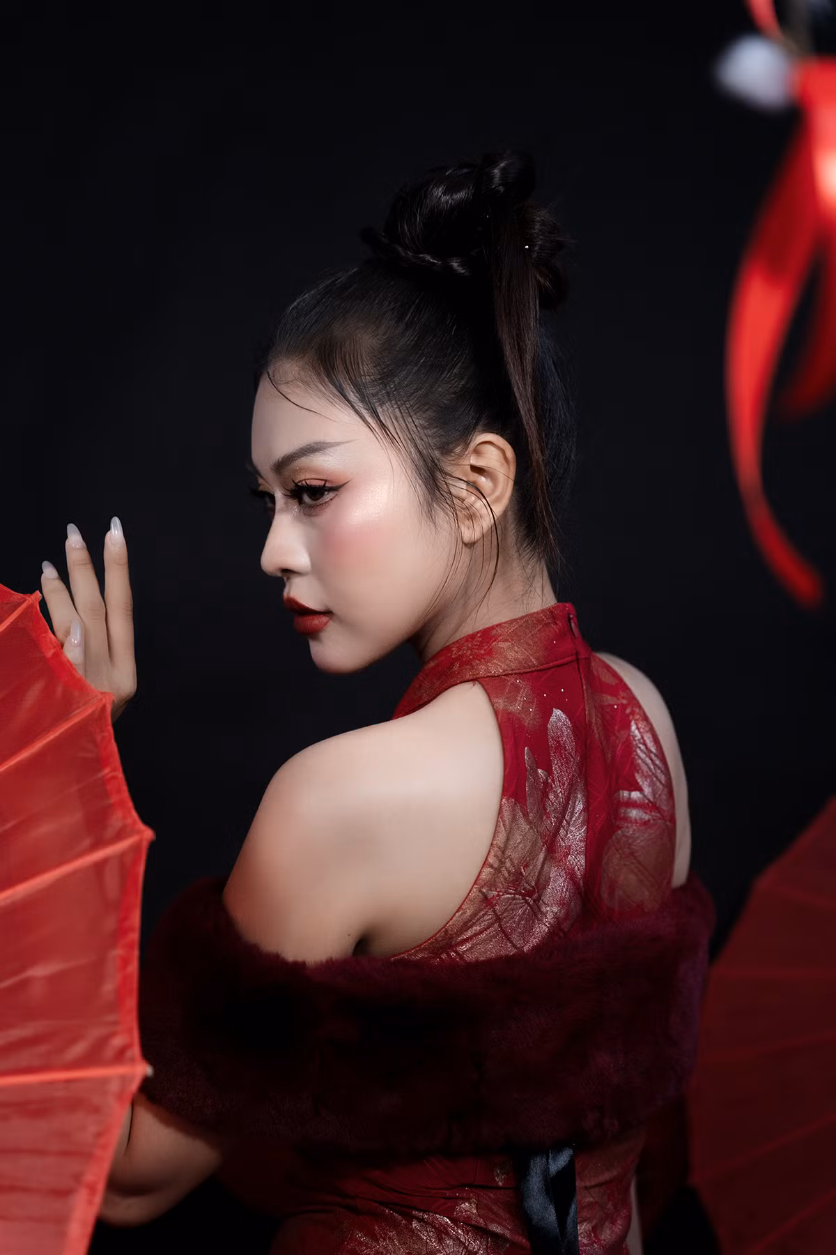 Với cá nhân Phương Uyên, “Hương Xuân” là lời chào tạm biệt năm 2024 đầy ý nghĩa và đánh dấu một năm 2025 với nhiều ước mơ, hoài bão.