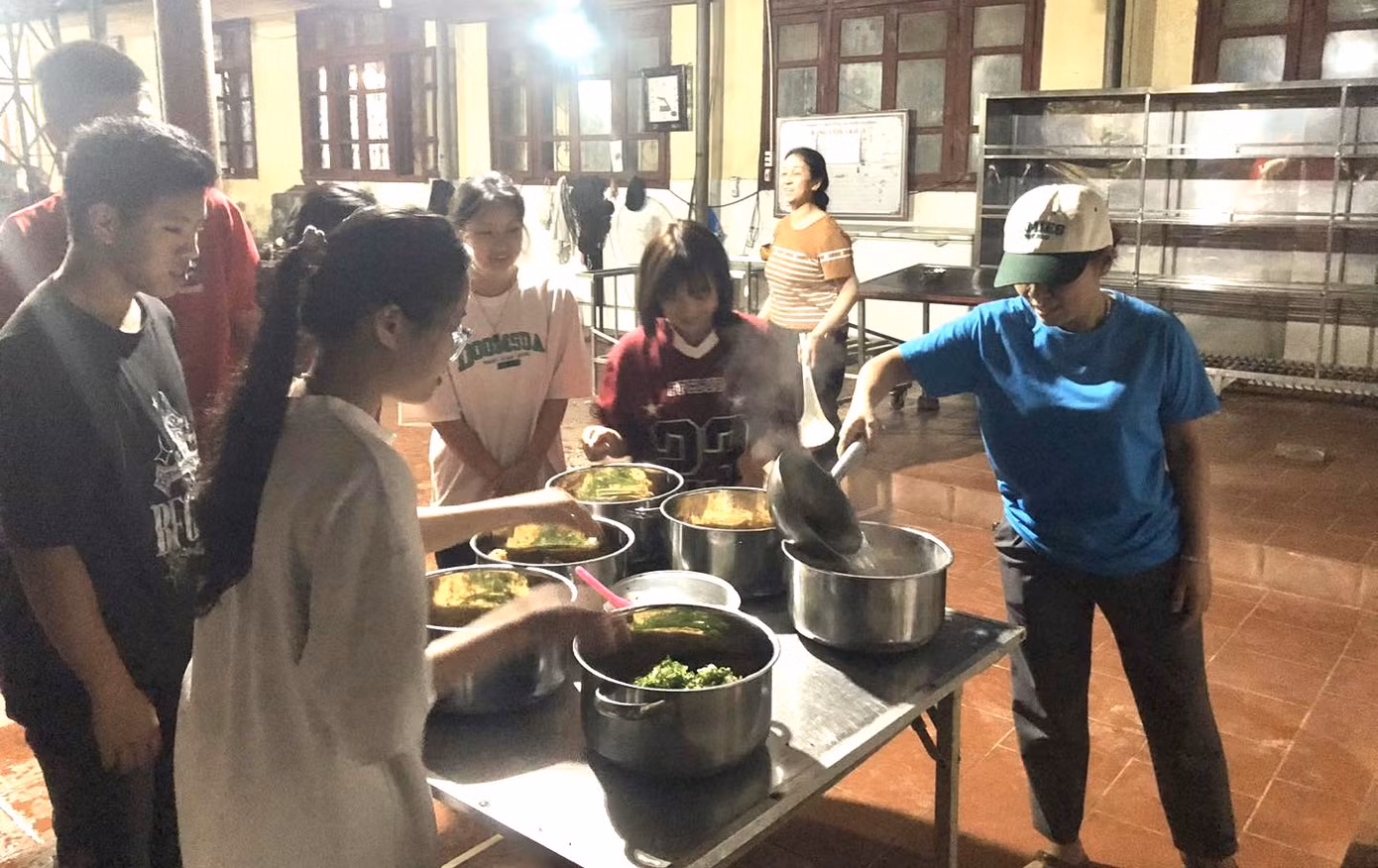 Những bữa ăn đêm sẽ giúp các em có thêm dinh dưỡng, giữ sức khỏe và tinh thần ổn định để ôn bài hiệu quả, sẵn sàng bước vào kỳ thi tốt nghiệp THPT.