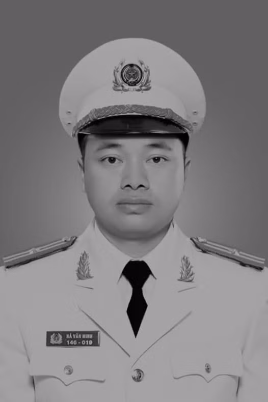 Thăng cấp bậc hàm lên Thiếu tá đối với Đại úy Hà Văn Minh