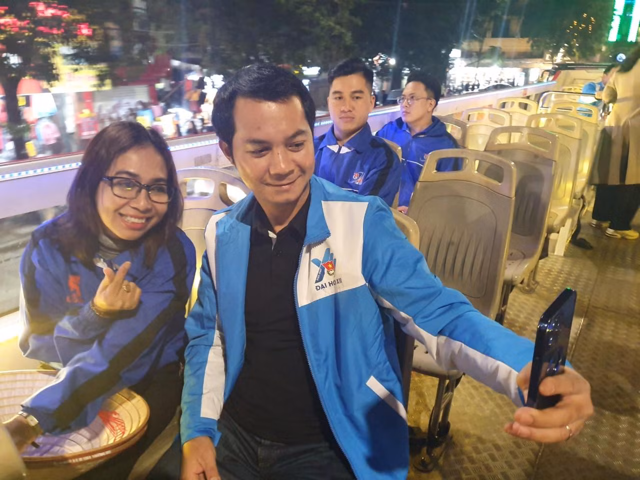 "Đây là hoạt động rất ý nghĩa, giúp những người ít có điều kiện đến Hà Nội có cái nhìn bao quát nhất về danh lam, thắng cảnh ở Hà Nội", Phó Bí thư Tỉnh Đoàn Đắk Lắk Trần Doãn Tới chia sẻ.