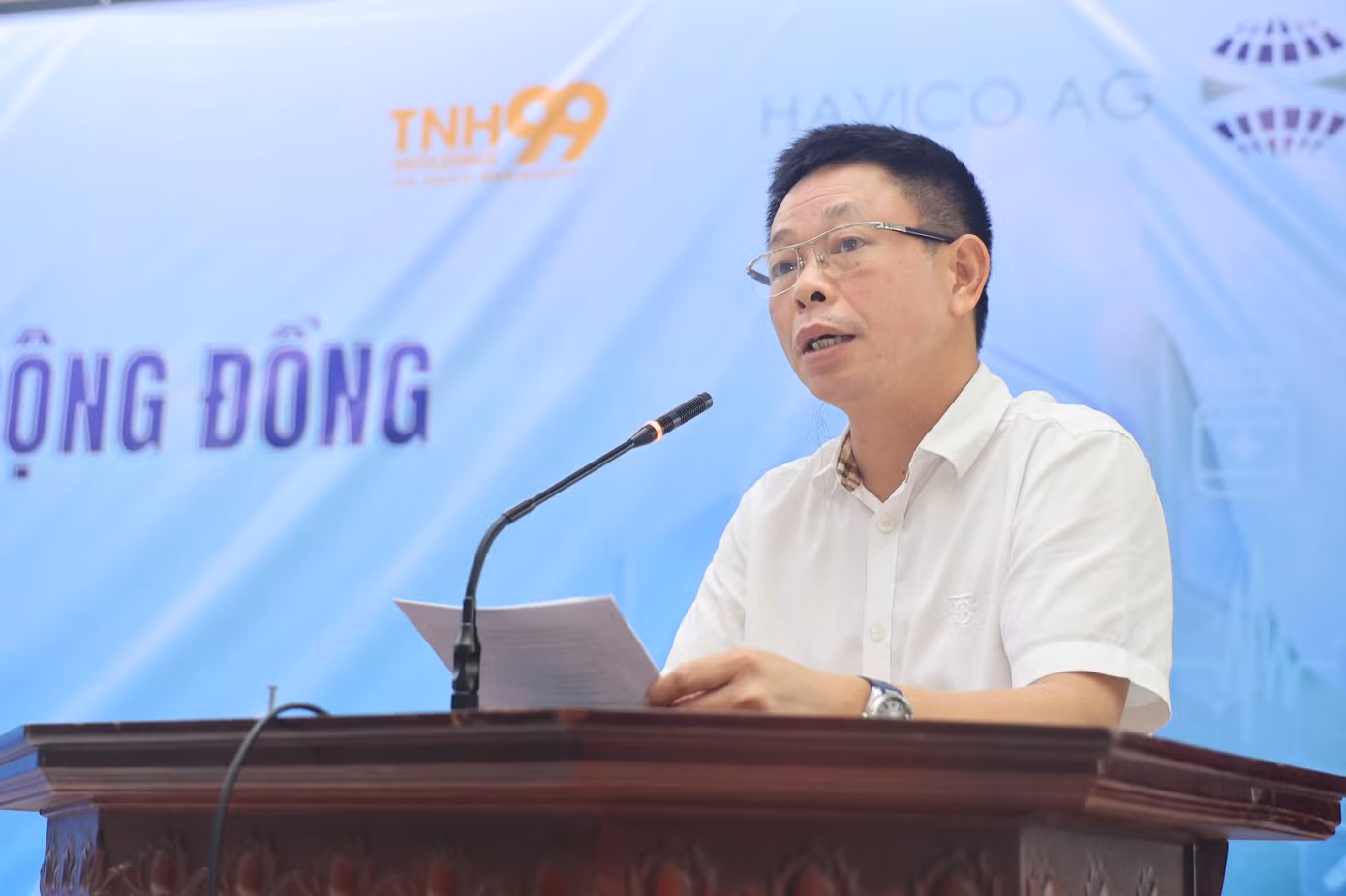 Nhà báo Phùng Công Sưởng, Tổng Biên tập Báo Tiền Phong, đại diện Ban Tổ chức chương trình phát biểu