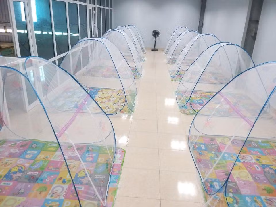 Công ty TNHH Vạn Lợi (KCN Đông Thọ, huyện Yên Phong) gấp rút sắp xếp chỗ ở cho công nhân làm việc tại nhà máy.