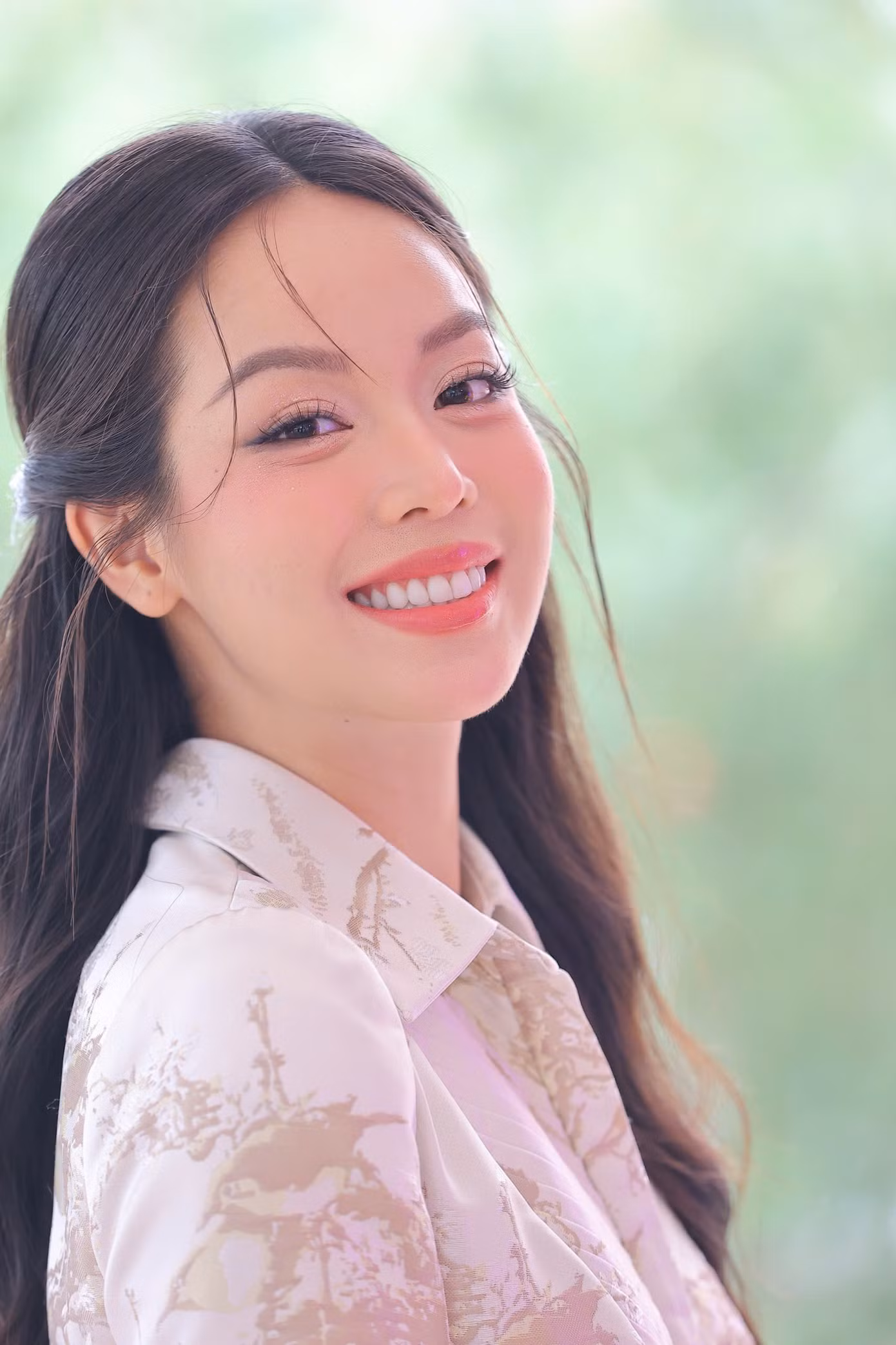 Thanh Thủy chia sẻ niềm vui khi cuộc thi Hoa hậu Việt Nam 2024 trở lại với chủ đề Rạng rỡ Việt Nam. Cô hy vọng cuộc thi tìm được người kế nhiệm mình xứng đáng, tiếp tục làm rạng rỡ nhan sắc Việt trên đấu trường quốc tế.