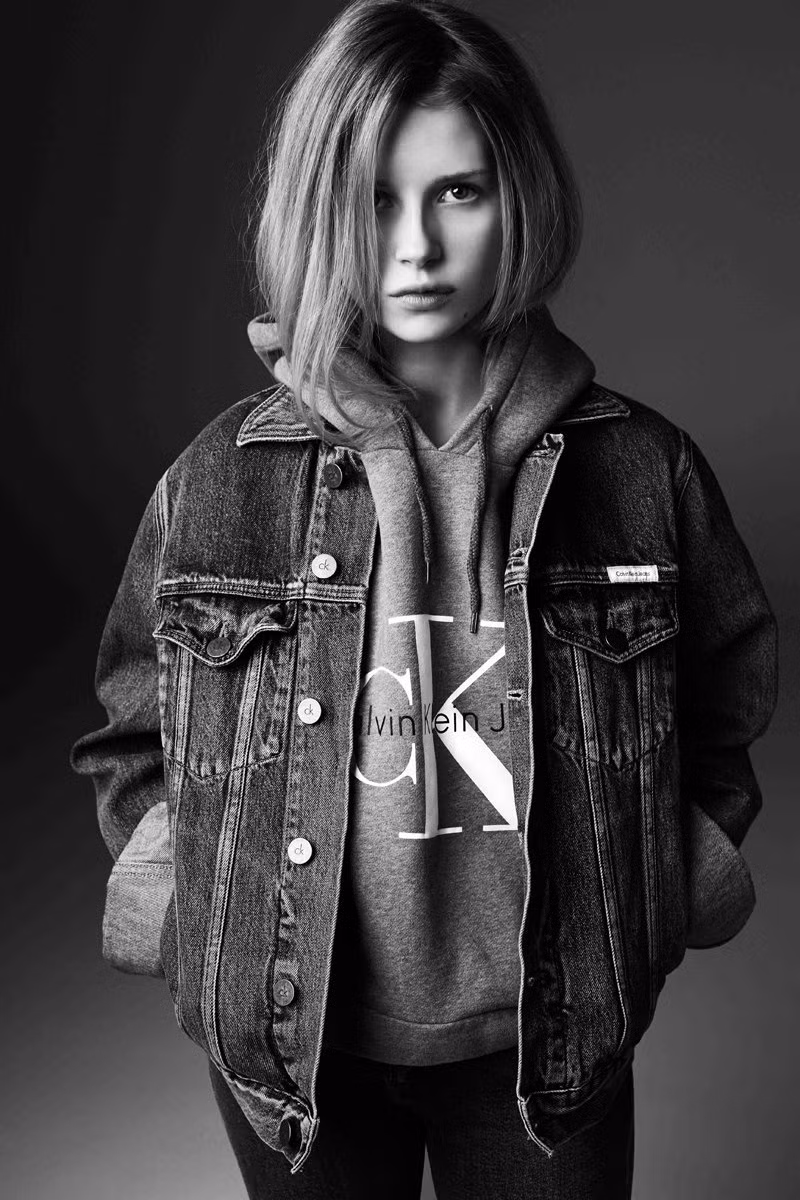 4 cách diện đồ denim sành điệu trong mùa xuân ảnh 4