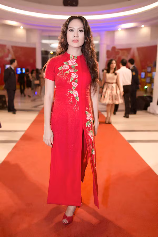 Lâm Chi Khanh kín đáo giữa dàn người đẹp sexy ảnh 12