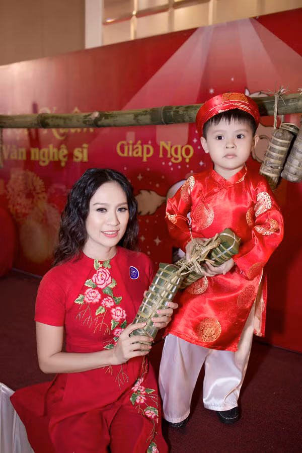Lâm Chi Khanh kín đáo giữa dàn người đẹp sexy ảnh 10