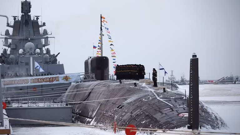 Tàu ngầm chạy bằng năng lượng hạt nhân "Hoàng đế Alexander III" được ra mắt tại Severodvinsk (Nga) ngày 11/12. Ảnh: Sputnik