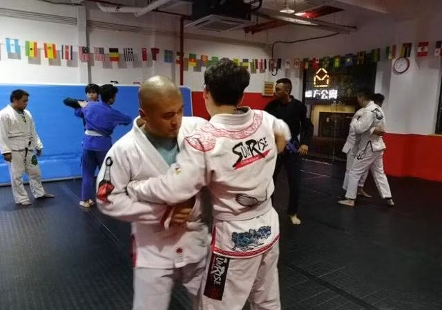 Chuyển sang học MMA, võ sư Thái Cực quyết phục hận Từ Hiểu Đông ảnh 1