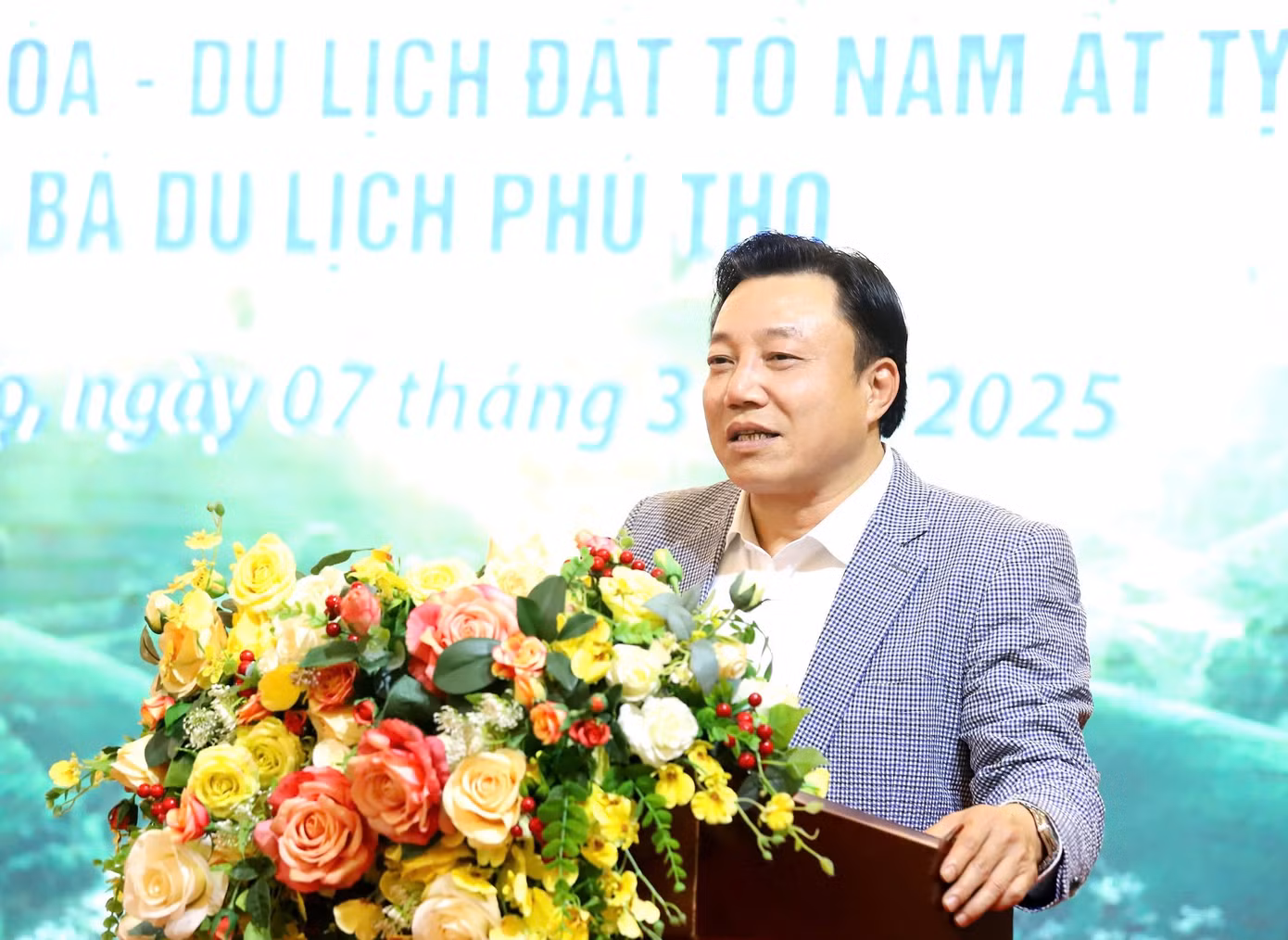 Ông Nguyễn Huy Ngọc, Phó Chủ tịch UBND tỉnh Phú Thọ phát biểu tại họp báo.