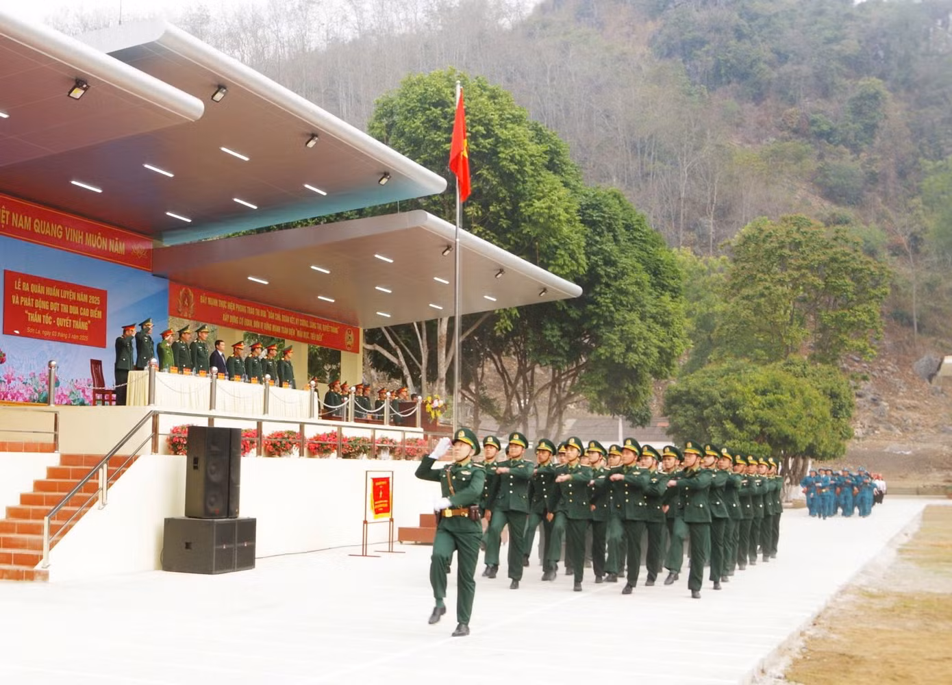 Lực lượng Bộ đội Biên phòng diễu binh qua lễ đài.