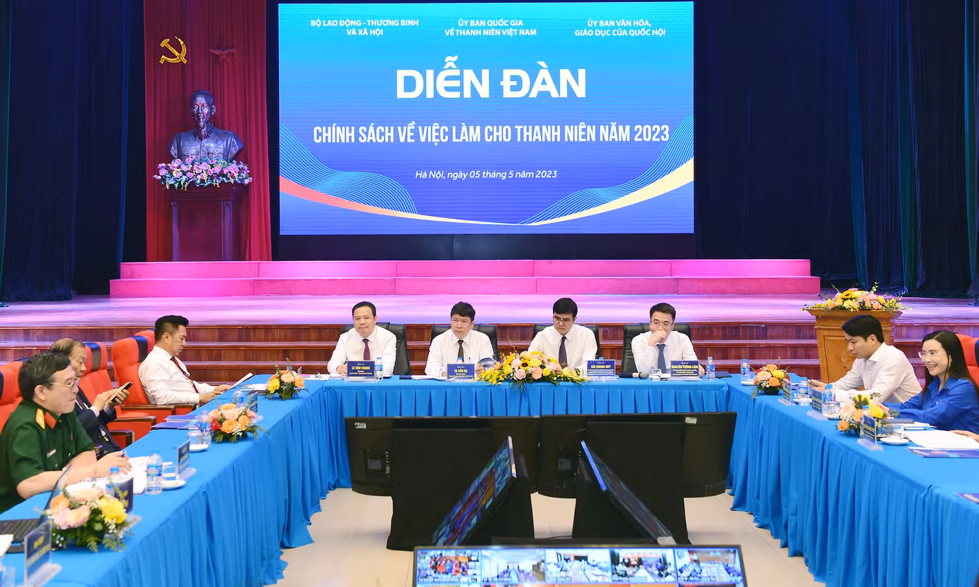 Dự diễn đàn có anh Bùi Quang Huy, Ủy viên dự khuyết T.Ư Đảng, Bí thư thứ nhất T.Ư Đoàn, Chủ nhiệm UBQG về Thanh niên Việt Nam; ông Tạ Văn Hạ, Phó Chủ nhiệm Ủy ban Văn hóa, Giáo dục của Quốc hội; ông Lê Văn Thanh, Thứ trưởng Bộ LĐTB&amp;XH; ông Đinh Ngọc Quý, Ủy viên thường trực Ủy ban Xã hội của Quốc hội; anh Nguyễn Ngọc Lương, Bí thư thường trực T.Ư Đoàn, Chủ tịch T.Ư Hội LHTN Việt Nam; anh Nguyễn Tường Lâm, Bí thư T.Ư Đoàn, Phó Chủ nhiệm thường trực UBQG về thanh niên Việt Nam; chị Nguyễn Phạm Duy Trang, Bí thư T.Ư Đoàn, Chủ tịch Hội đồng Đội T.Ư; anh Nguyễn Minh Triết, Bí thư T.Ư Đoàn, Chủ tịch Hội Sinh viên Việt Nam.