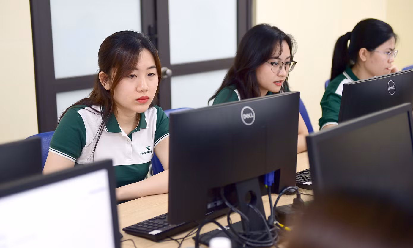 Các thí sinh tham gia thi hưởng ứng. Ảnh: Xuân Tùng