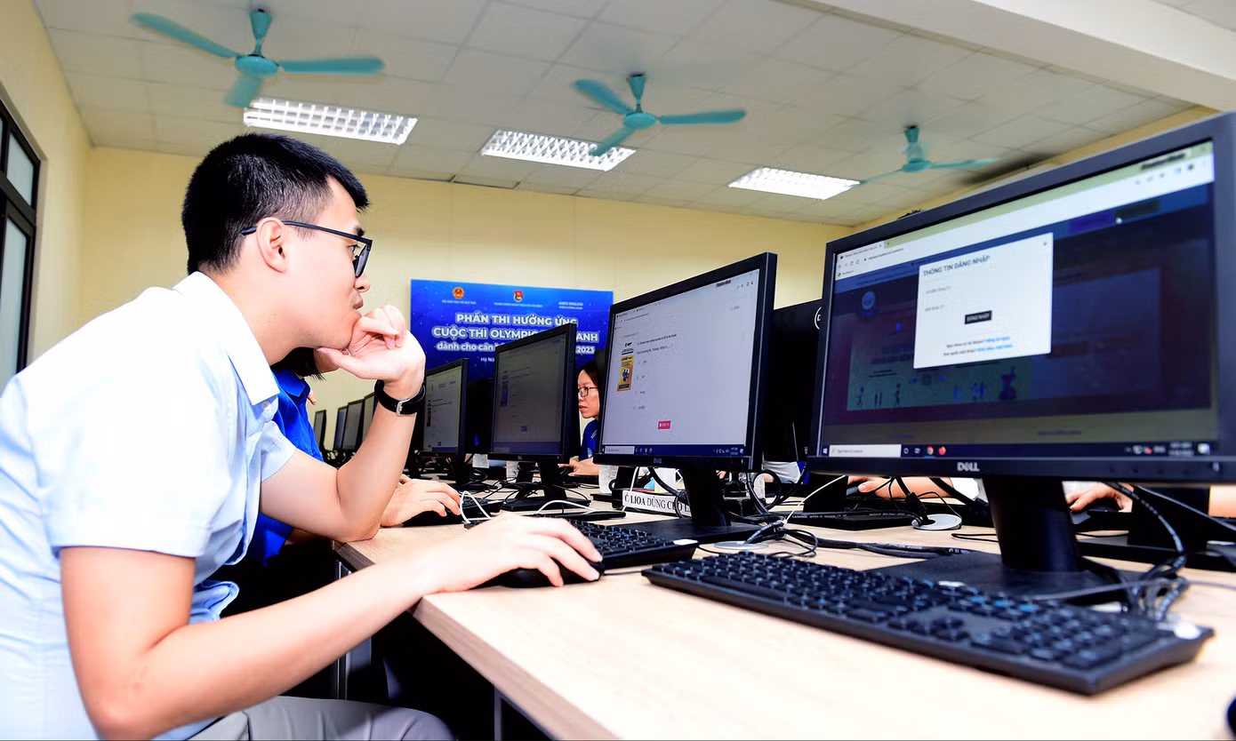 Các thí sinh tham gia thi hưởng ứng. Ảnh: Xuân Tùng