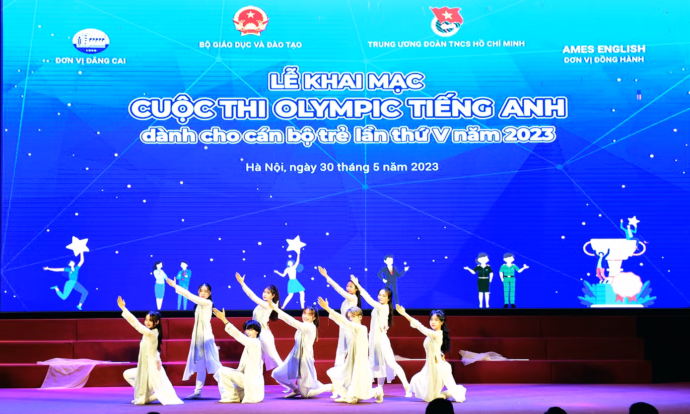 Tiết mục văn nghệ mở màn lễ khai mạc. Ảnh: Xuân Tùng