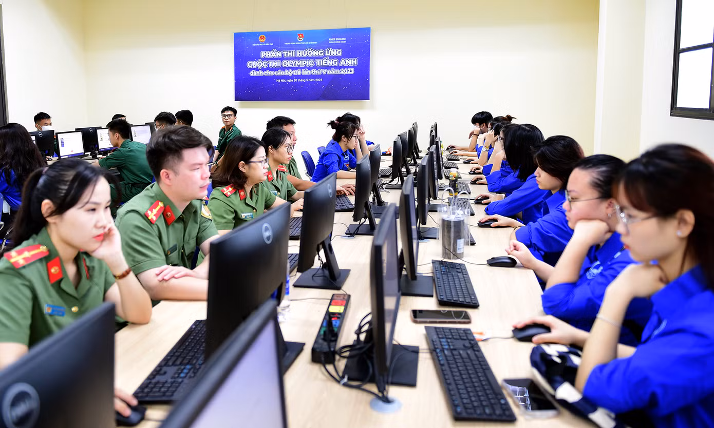 Cán bộ trẻ tham gia Olympic tiếng Anh năm 2023. Ảnh: Xuân Tùng