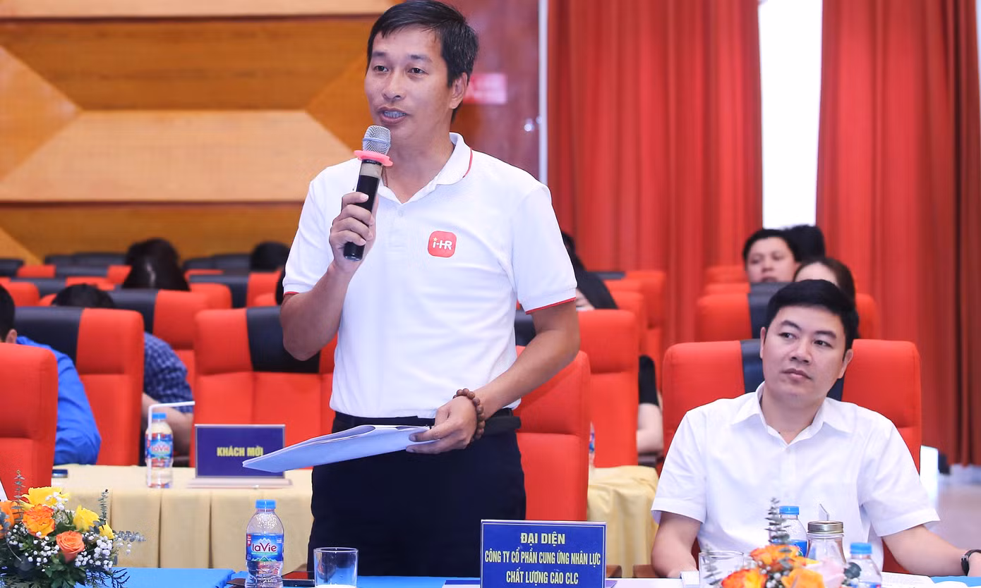 Ban Tổ chức đã tổng hợp được 38 bài tham luận của đại diện UBND các tỉnh, thành phố trực thuộc Trung ương, các Sở, ngành, tỉnh, thành Đoàn, các Trung tâm giới thiệu việc làm thanh niên do Đoàn Thanh niên quản lý và Trung tâm giới thiệu việc làm thanh niên do Ngành lao động quản lý, các chuyên gia, nhà khoa học, cùng hàng ngàn câu hỏi của thanh niên gửi về. Tại Diễn đàn, các đồng chí thường trực các tỉnh, thành Đoàn là Cụm trưởng các cụm thi đua của T.Ư Đoàn tổng hợp các câu hỏi, các vấn đề thanh niên quan tâm về chính sách việc làm gửi về Ban Tổ chức. Đồng thời, đoàn viên thanh niên tham dự Diễn đàn đã đặt câu hỏi trực tiếp về những vấn đề liên quan đến chính sách việc làm.
