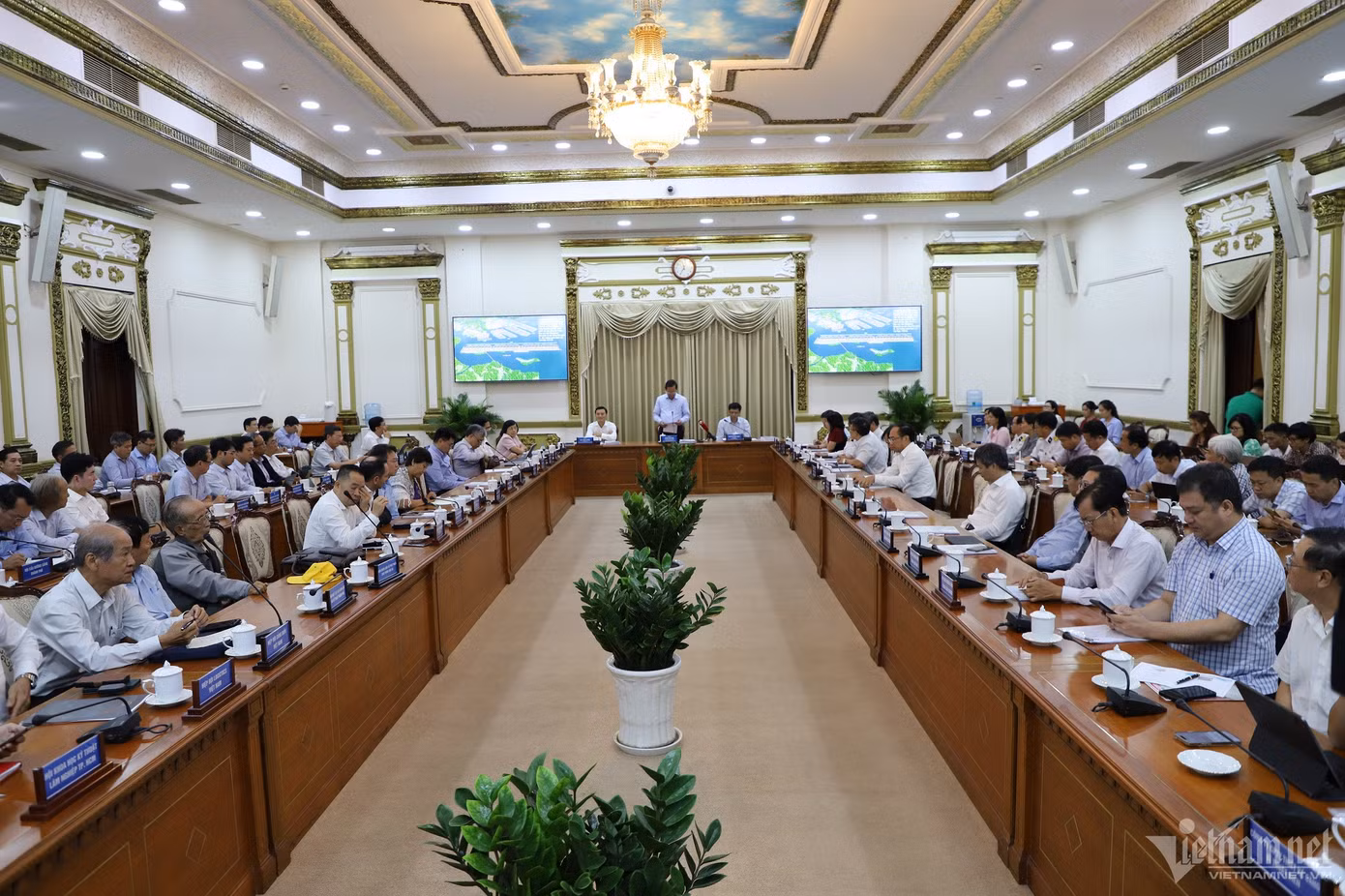 Toàn cảnh hội nghị lấy ý kiến về “Đề án nghiên cứu xây dựng cảng trung chuyển quốc tế Cần Giờ.