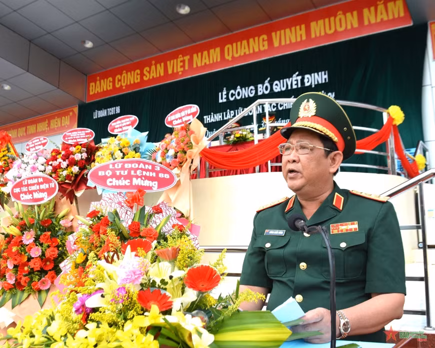 Thượng tướng Huỳnh Chiến Thắng phát biểu tại buổi lễ.