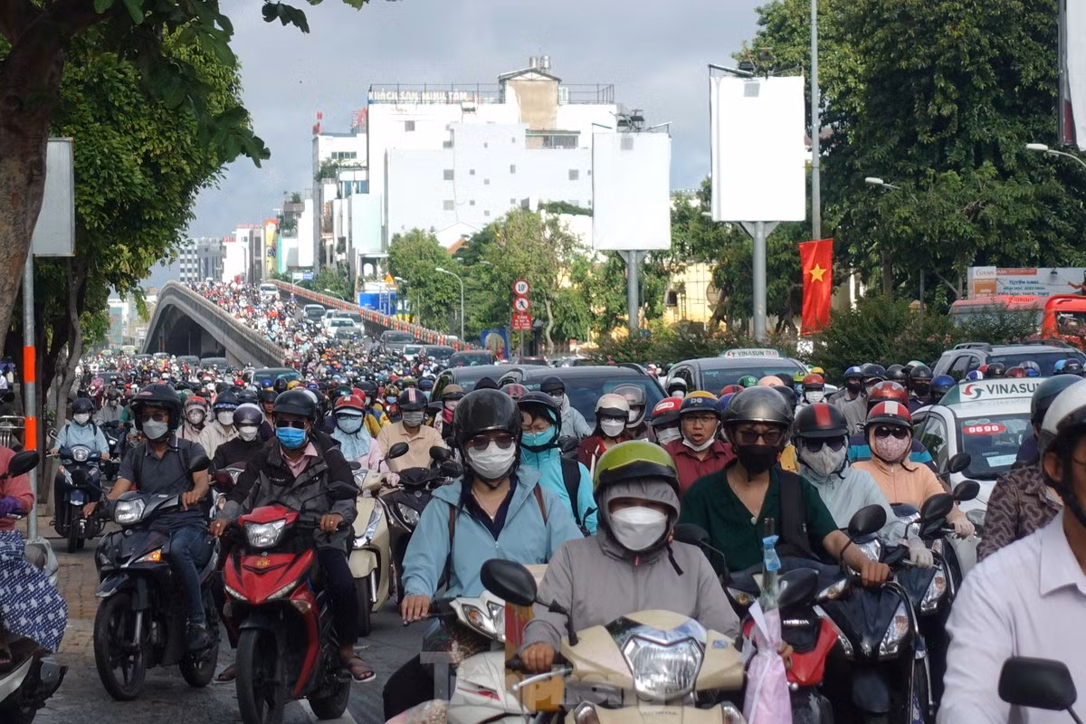 Khu vực đường Cộng Hòa (quận Tân Bình) thường xuyên đông đúc phương tiện vào giờ cao điểm. Ảnh: Hữu Huy
