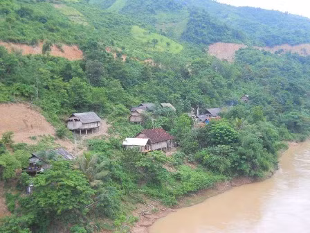Một góc bản của người Mông